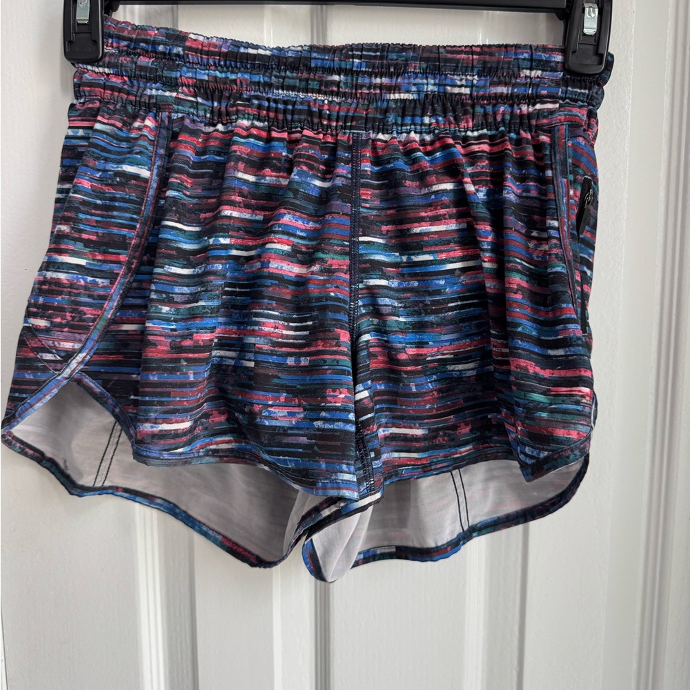 Lululemon Tracker Short V 4"
Hinshu Alpine White Multi - Picture 3 of 8